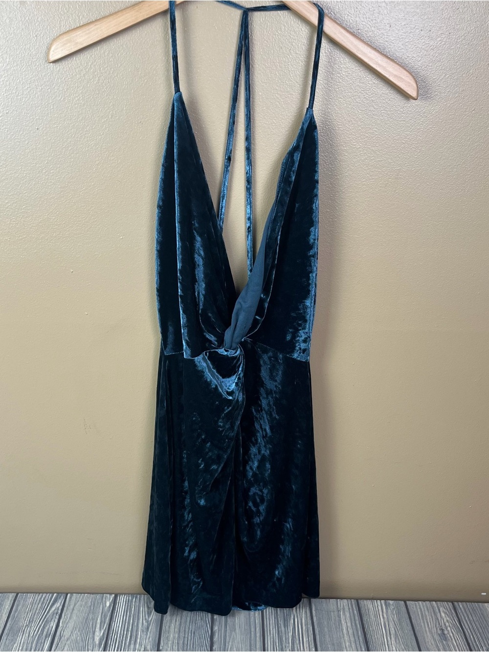 NEW ZARA Festive Season Crushed Velvet Midi Dress V Neck Size Large